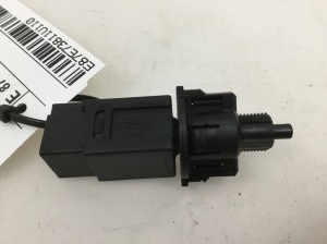 NISSAN Note E11 (2005–2014) Contacteur de pédale de frein - 2