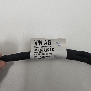 AUDI Q7 (2006–2015) Eesmise parkimisanduri juhe 4L1971073d - 2