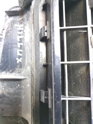 TOYOTA Hilux (2015–2020) Aizmugurējā spārna ventilācijas reste 629310K120 - 2