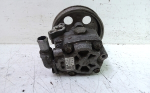 AUDI A4 B8 (2007–2016) Servopumpe 8K0145153F - 2