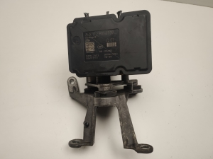 Mercedes Benz C-Class 204 (2007–2014) ABS unit A1729014100 - 3