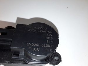 Ford Focus (2011–2018) Salongi soojenduse klapi mootor AV6N19E616AA - 2
