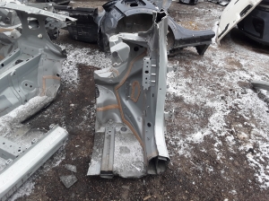 VOLVO V60 (2018–2026) Eesmine tugijalg 31353762 - 2