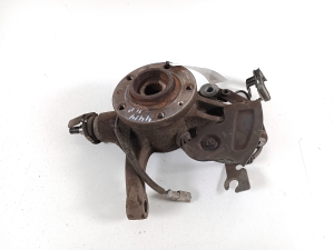   Front wheel hub  -  
