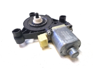 AUDI A4 B9 (2015–2026) Hinterer Seitentür-Fensterhebermotor 0130822669 - 3