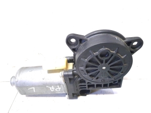 Ford Fiesta V (2002–2008) Front door window regulator motor 130821938 - 3