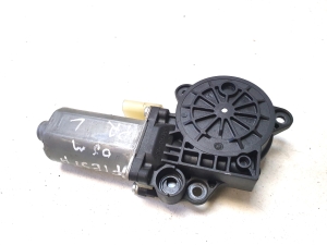 Ford Fiesta V (2002–2008) Front door window regulator motor 130821938 - 4