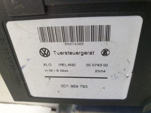 Volkswagen Touareg I (2002–2010) Front door window regulator motor 130821764 - 3