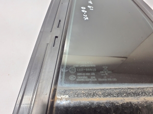 VOLVO XC90 (2015–2024) Aizmugurējo sānu durvju trīsstūrveida stikls 31651871 - 2