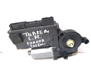 Volkswagen Touareg I (2002–2010) Rear side door window regulator motor 3D0959795E - 5