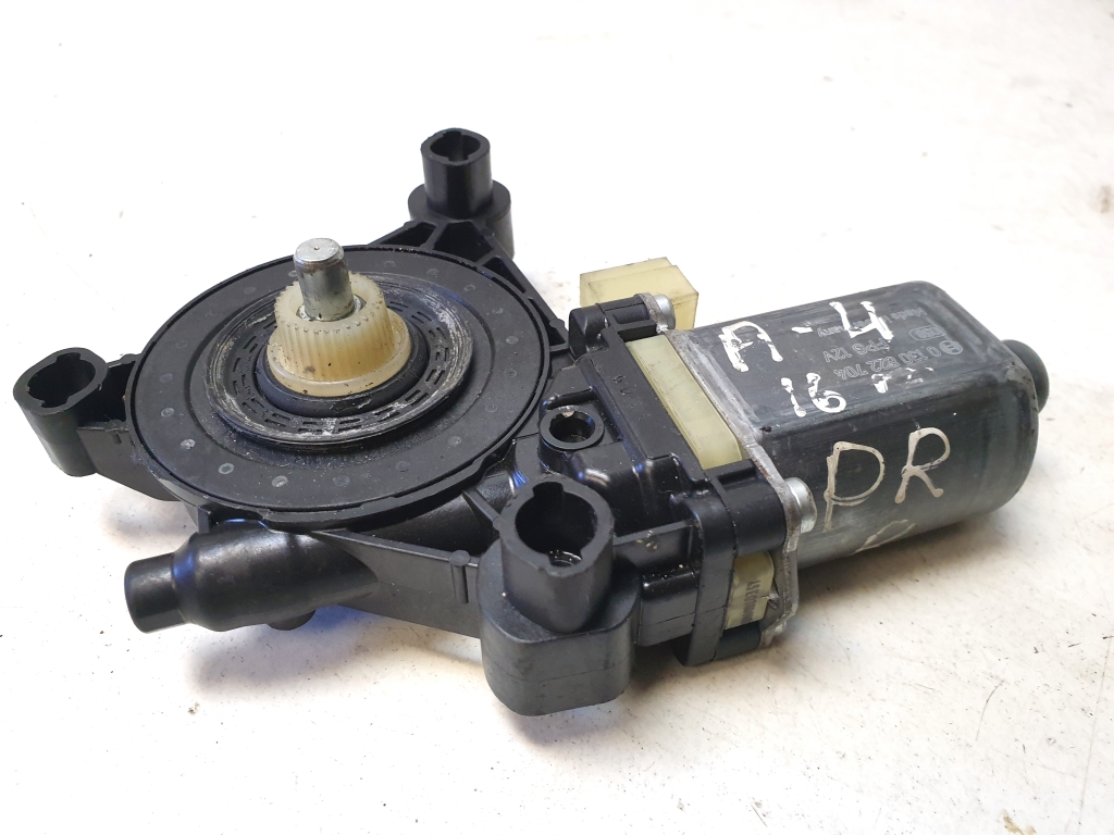 AUDI A4 B9 (2015–2026) Esiukse aknatõstuki mootor 8W0959802, 0130822704 AUDI A4 B9 (2015–2026) Esiukse aknatõstuki mootor 8W0959802, 0130822704