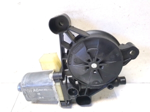 AUDI A4 B9 (2015–2026) Esiukse aknatõstuki mootor 8W0959802, 0130822704 - 3