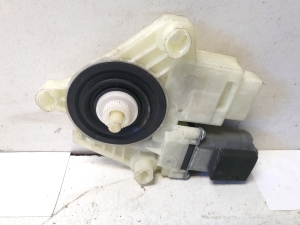 Volkswagen Passat B8 (2014–2023) Hinterer Seitentür-Fensterhebermotor 5Q4959812E - 2