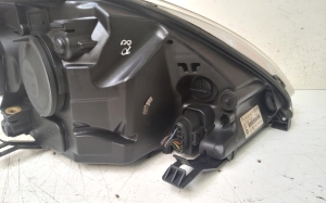 Ford Focus (2004–2011) Phare avant 8M5113W030AD - 3