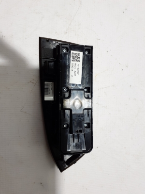 VOLVO XC90 (2015–2024) Front door glass switch 31433927 - 4