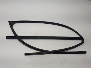   Front door rubber seal  - 10232792 