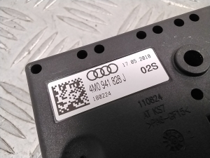 AUDI A8 D5 (2017–2026) Aku kaitsmeplokk 4M0941828J - 3