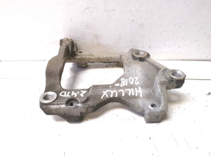 TOYOTA Hilux (2015–2020) Halter für Klimakompressor GD660 - 2