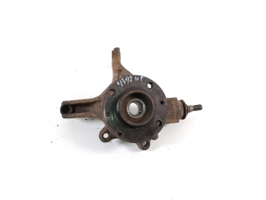   Front wheel hub  -  