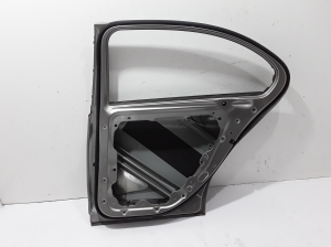 Mercedes Benz C-Class 206 (2021–2026) Tagumised küljeuksed A2067301801 - 3