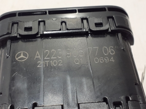 Mercedes Benz C-Class 206 (2021–2026) Stāvbremzes slēdzis A2239057706 - 3