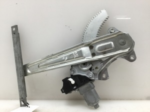 Fensterheber der hinteren Seitentür und seine Teile - 827310V01