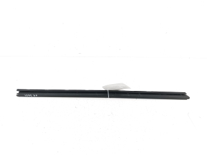 Citroen DS4 (2011–2018) Front door inner window molding - 2