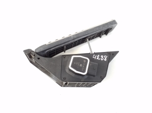 Mercedes Benz CLS-Class 218 (2011–2018) Gaasipedaal A2043000204 - 2