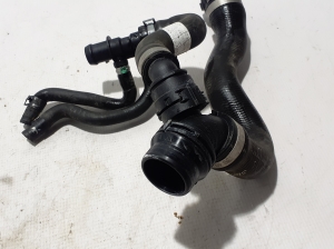 Mercedes Benz C-Class 206 (2021–2026) Jahutusradiaatori voolik A2065010400 - 4
