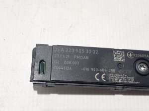 Mercedes Benz C-Class 206 (2021–2026) Antenni võimendi A2239053002 - 3