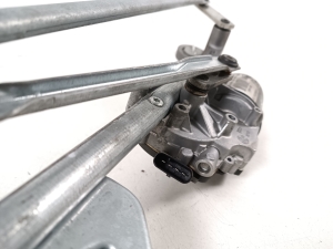 BMW 2 SERIES (F46) (2015–2026) Windshield wiper mechanism and its parts - 4