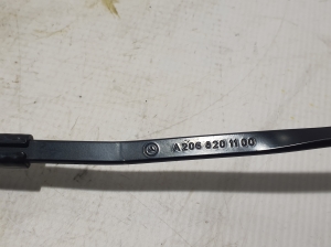 Mercedes Benz C-Class 206 (2021–2026) Esiklaasi puhasti hoob A2068201100 - 3