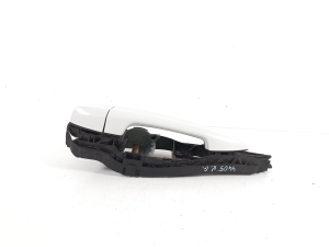 BMW 2 SERIES (F46) (2015–2026) Rear side door exterior handle and its parts - 4