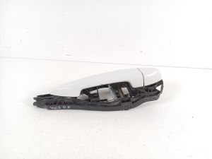 BMW 2 SERIES (F46) (2015–2026) Front door external opening handle and its details - 2