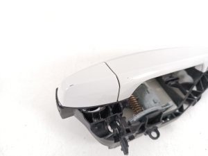 BMW 2 SERIES (F46) (2015–2026) Front door external opening handle and its details - 3