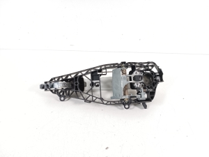 BMW 2 SERIES (F46) (2015–2026) Front door external opening handle and its details - 4