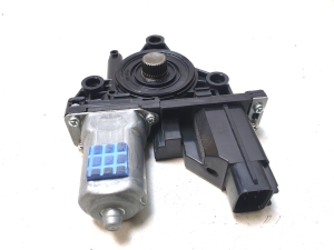 Fensterhebermotor vorne - 82450C5120