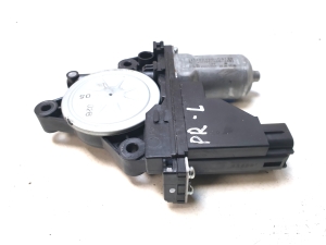 Kia Sorento (2014–2026) Front door window regulator motor 82450C5120 - 4