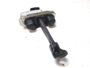 Kia Sorento (2014–2026) Front door check - 2