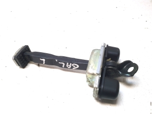 Rear side door opening limiter