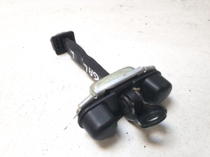Kia Sorento (2014–2026) Rear side door opening limiter - 3
