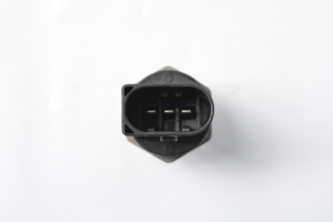 AUDI A3 8V (2012–2020) Fuel rail pressure sensor 06H906051J - 2