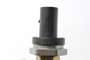 AUDI A3 8V (2012–2020) Fuel rail pressure sensor 06H906051J - 5
