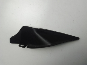   Windshield wiper mechanism trim to the glass 
