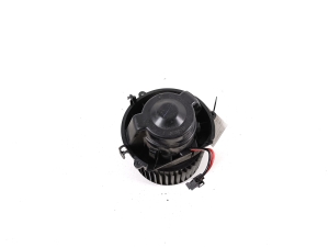 BMW 2 SERIES (F46) (2015–2026) Salongi puhuri mootor 9297752 - 4