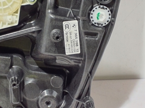 BMW 5 SERIES G30 (2016–2026) Aizmugurējo durvju logu pacēlājs 7365168 - 4