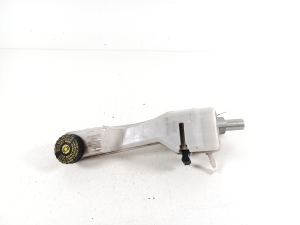 Brake master cylinder - 6868997