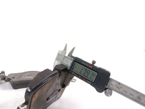 BMW 2 SERIES (F46) (2015–2026) Piduriklotsid ees 8867481 - 5