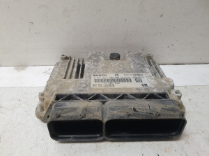 Opel Vectra C (2002–2008) Engine control unit 0281013409 - 2