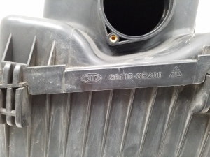 Kia Sorento (2002–2009) Luftfiltergehäuse 281103E200 - 5
